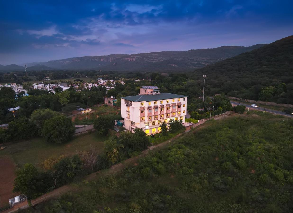 Welcomheritage Mount Valley Resort Ranthambore ซาวาย มาโดปูร์ ภายนอก รูปภาพ