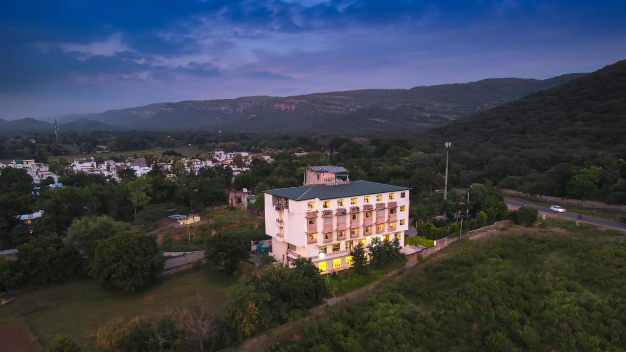 Welcomheritage Mount Valley Resort Ranthambore ซาวาย มาโดปูร์ ภายนอก รูปภาพ
