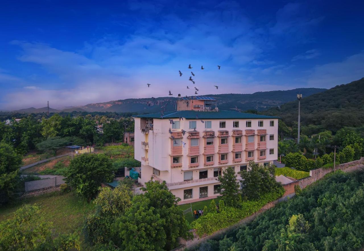 Welcomheritage Mount Valley Resort Ranthambore ซาวาย มาโดปูร์ ภายนอก รูปภาพ
